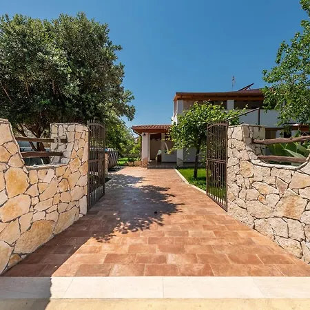 Eleonora App To 2 Holiday home